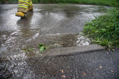 Esslingen: Unwetter zieht mit Starkregen ueber die Stadt